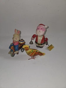 Juguetes de cuerda de hojalata litográfica vintage Papá Noel pollito de Pascua - Imagen 1 de 6