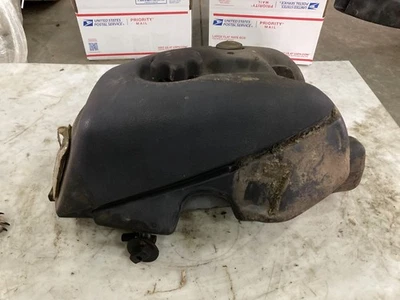 Tapa del tanque de gasolina Arctic Cat 400 4X4 2005 05 pila de gasolina Foto 1 de 4