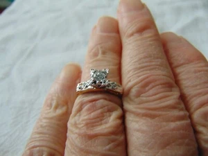 anello di fidanzamento antico vintage oro pieno tre cristalli tg.8 - Foto 1 di 4