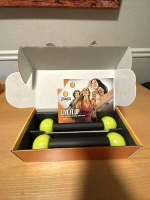 Zumba Gold Live It Up Join 派对套装 - 3 张 DVD、2 张调色棒和健康指南 — 第 1/4 张图片