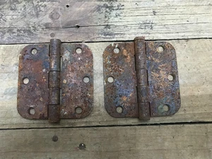 vintage 2 rusty hinges 3 1/2" door box shed door trunk - Salvage - Picture 1 of 5