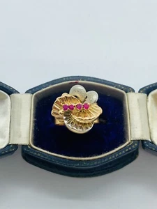 IMPORTANTE ANELLO VINTAGE ANNI 50' IN ORO ROSA E BIANCO 18kt 750 CON RUBINI.RARO - Foto 1 di 6