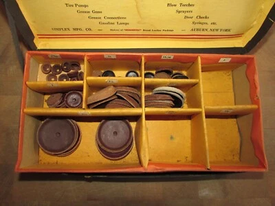 ENORME LOTE KIT DE COLECCIÓN Linterna Bicicleta Bomba de Aire Cuero Tazas Émbolos SIMPLEX MFG. CO. Foto 1 de 4