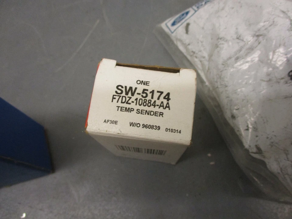 New OEM Ford Lincoln Mercury Motorcraft Coolant Temperature Switch SW-5174 - Image 1 of 1