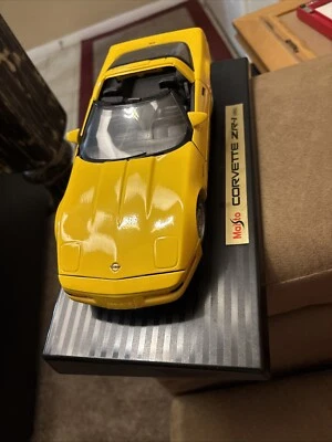 "Corvette Maisto ZR-1 (1992) amarilla coleccionable con soporte 9,5"" de largo 4"" de ancho" Foto 1 de 4