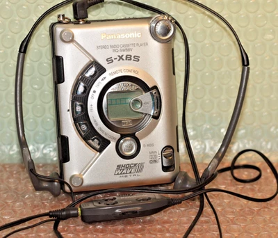 PANASONIC stereo cassette RQ-SW88V + cuffie WALKMAN NON FUNZIONANTE S-XBS METAL - Immagine 1 di 4