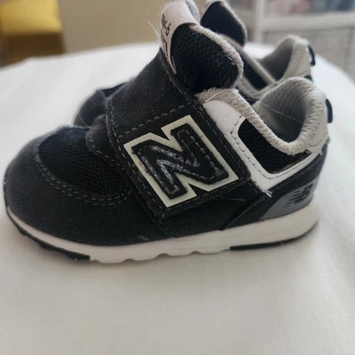 New Balance Niño Pequeño Talla 3.5 Blanco y Negro Unisex Foto 1 de 4
