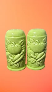 Vintage 1970er limettengrün Gemüse Ernte Salz & Pfefferstreuer Keramik Set 4,25 Zoll - Bild 1 von 12