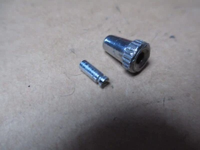 Perilla de reloj GM 1963-1990 usada en buen estado de fábrica GM 1/2" de largo Foto 1 de 2