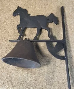 Appendiabiti vintage in ghisa per cavalli con campana post decorazione rustico-senza clapper - Foto 1 di 10