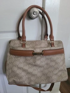 Jones New York Crossbody Handbag - Picture 1 of 7