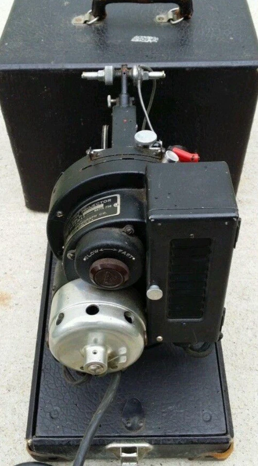 RARO PROJETOR RETRÔ ANTIGO VICTOR ANIMATOGRAPH CO. MODELO 3 CINE COM ESTOJO! - Imagem 1 de 3
