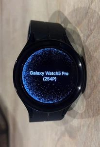 Samsung Galaxy Watch5 Pro 45mm Smartwatch - Titanium Black (SM-R920) - Photo 1 sur 5
