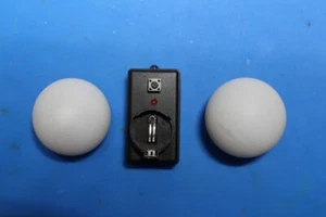 VIBRIERENDE GEFÄLSCHTE KLAPPERSCHLANGENEIER 2-IR FERNEIER MIT 38KHZ IR FERNBEDIENUNG - Bild 1 von 2