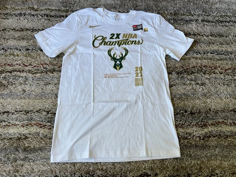 Nike Milwaukee Bucks 2021 NBA Finals Champions Mens Small White T-Shirt Crewneck Cover