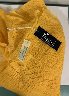 Bufanda de encaje 100 % lana ganchillo envoltura amarilla Oakenhall Hucknall Nottingham Inglaterra Foto 1 de 4