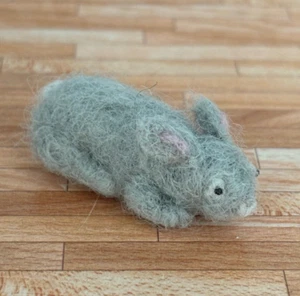 Coniglio grigio feltrato in miniatura, fatto a mano - Foto 1 di 3