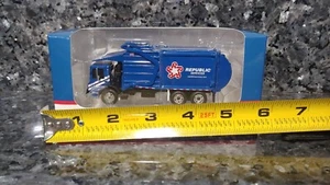 First Gear Republic Services 1/87 Scale Diecast Front-Load Garbage Truck - Picture 1 of 5