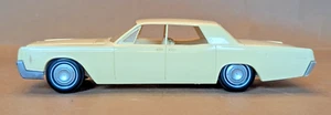 1966 LINCOLN CONTINENTAL 4 DOOR 1/25 scale PROMO BY AMT Creamy White - Bild 1 von 20