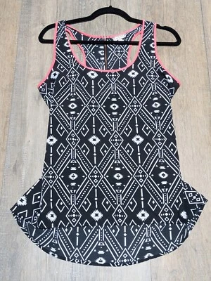 Regata Feminina Sombra Grande Estampa Preta Acabamento Rosa Sem Mangas Casual BOHO - Imagem 1 de 4