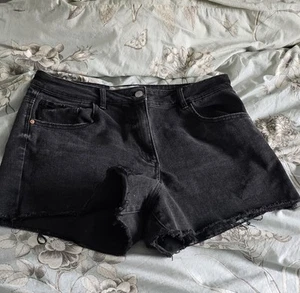 Shorts - Picture 1 of 2