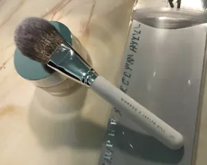 Morphe X Jaclyn Hill ~ JH11 Sweeping Beauty Brush ~ BNIB - Picture 1 of 8