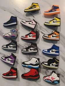 17 Stck. AJ/JORDAN/NIKE Charms für Crocs Posten-Neu - Bild 1 von 2