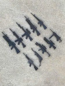 Lote de (10) rifles de asalto vintage escala 1/6 para figuras de acción de 12" - Imagen 1 de 6