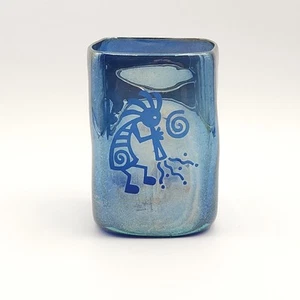 Bougeoir vase en verre bleu sud-ouest Kokopelli 6" décor gravé main soufflé - Photo 1/13