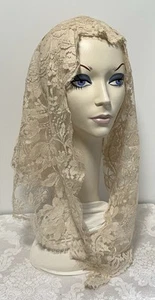 "Mantilla de encaje crudo vintage cubierta de cabeza de iglesia triángulo velo/bufanda • 50"" de ancho" - Imagen 1 de 5