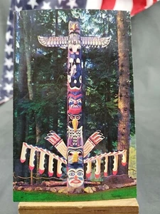 Unused 3½x5½ Postcard Totem Pole At Caoilano Suspension Bridge - Picture 1 of 2