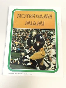1974 10/26 programa de fútbol americano Miami Hurricanes v Notre Dame Fighting Irish en muy buen estado - Imagen 1 de 7