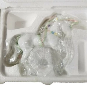 Hallmark Ornament 1987 Limited Edition Magical Unicorn Hängefigur mit Ständer - Bild 1 von 8