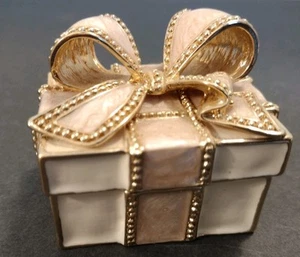 Pink Enameled Gift Box Trinket box w Bow Hinged Metal Magnetic Closure - Picture 1 of 7