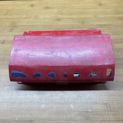 Cubierta y tapa de caja de herramientas trasera Honda OEM 1984-1986 ATC 200S 80212-VM4-003 / 771 Foto 1 de 4