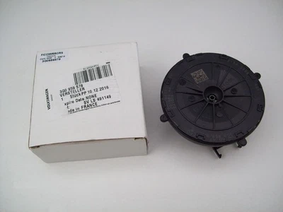 VW Tiguan Touareg Adjuster With Motor For Side View Mirror 3G0959578 - Image 1 of 4