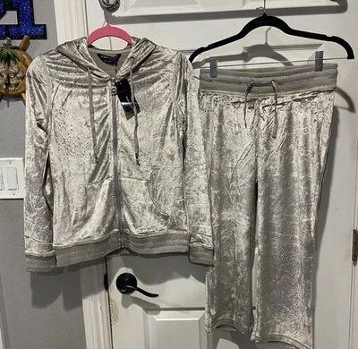 Chándal BCBG - Beige/Platino Mezcla Terciopelo [Pantalones CAPRI] - Mediano Foto 1 de 4