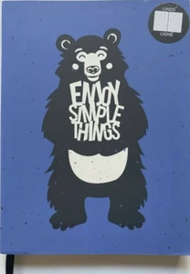 Diario foderato Enjoy Simple Things orso nero su copertina blu - 96 pagine - Foto 1 di 5