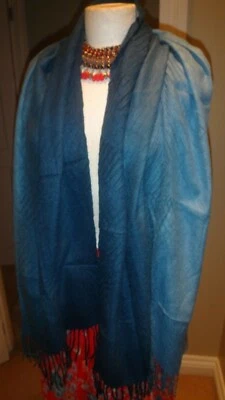  BIJOUX AZUL DIP DYE PLISADO BORLA ENVOLTURA BUFANDA CHAL 70" X 25" Foto 1 de 4