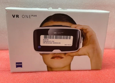 ZEISS VR ONE PLUS HEADSET - Image 1 of 4
