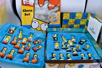 The Simpson's Chess Set - 1998 in Tin Box - Complete W/Manual & Board  - Image 1 of 4