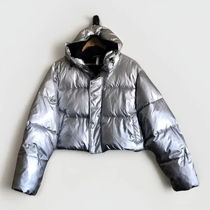 Fabletics Essential Cropped Hooded Puffer Jacket In Silver Shine Size XL - Picture 1 of 8