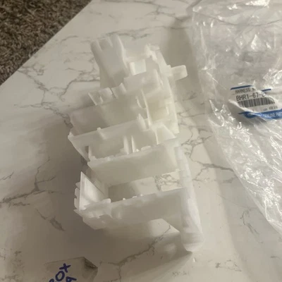 Mazda Mazda3 2014-2016 hatchback IGT 2,0 L 2x2 arnés soporte BHR1-67-BTXA fabricante original Foto 1 de 4