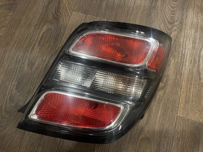 Luz trasera derecha pasajero Chevrolet Sonic '17-'20 OEM 94541484 Foto 1 de 4