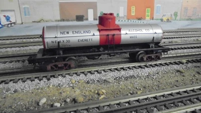 Atlas 8652-2 O gauge 8000 Gallon Tank Car 3-rail - Image 1 of 3