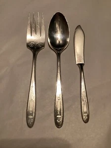 Oneida GROSVENOR: 1 cuchara para servir, 1 tenedor de carne fría y 1 cuchillo de mantequilla 1921 - Imagen 1 de 21