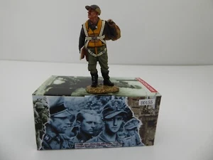 KING & COUNTRY 8TH AIR FORCE PILOT WITH CLIPBOARD - Picture 1 of 3