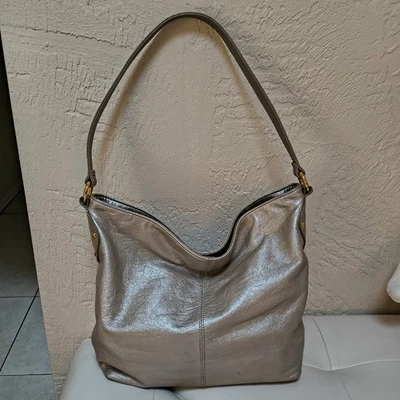 Cartera de Hombro Metálica Plateada Cuero Genuino Hobo Cierre Magnético SANTUARIO Foto 1 de 4