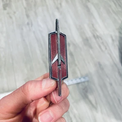 OLDSMOBILE CUTLASS INTERIOR PUERTA MOLDURA OEM EMBLEMA INSIGNIA AÑOS 60 1967 7580150 Foto 1 de 4