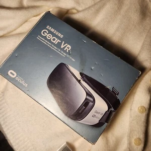 Samsung Gear VR Powered By Oculus  - Picture 1 of 6